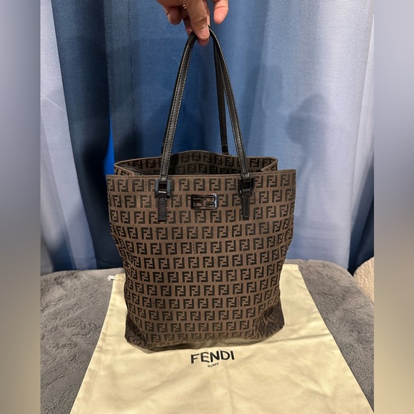 FENDI 
Zucchino Vitello Tote Mogano Panna Bruciato - Picture 1 of 12